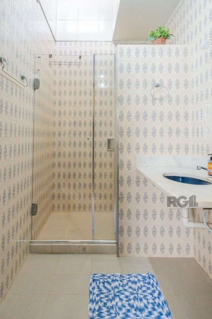 Imagem Casa com 4 dormitórios no bairro Gloria