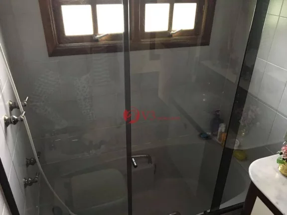 Imagem Sobrado com 157 metros quadrados com Sala, Cozinha, 3 dormitórios, 1 suite, 2 B|anheiros, 1 Lavabo e 2 Vagas cobertas