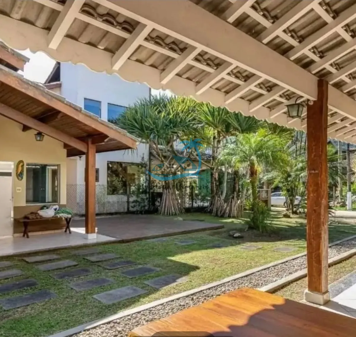 Imagem Linda casa com 4 suítes à venda em condomínio fechado no Horto em Ubatuba