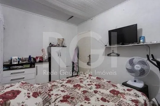 Imagem Casa composta por seis(6) dormitórios, no bairro Passo da Areia em Porto Alegre/RS.