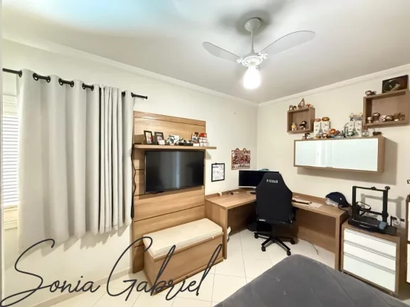 Imagem Espetacular Casa em Condomínio à Venda em Vinhedo-SP - Condomínio Marambaia - 4 Quartos, 2 Suítes, 3 Salas, 5 Banheiros, 4 Vagas de Garagem, 530,14 m².