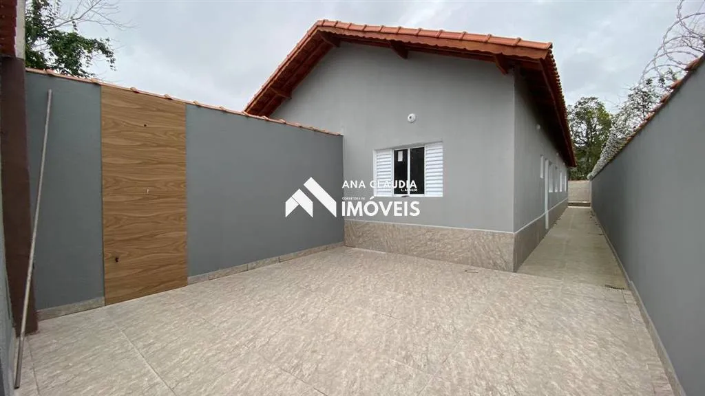 Imagem Casa nova com piscina na praia de Itanhaém, 400 metros da Av. marginal lado serra.