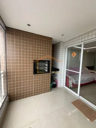 Imagem Apartamento originalmente com 4 dormitórios, estando com 3 dormitórios, sendo 1 suíte, rico em ar...