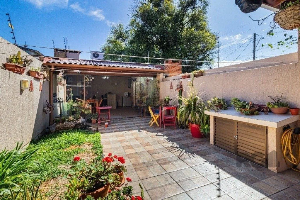 Imagem Casa de 3 dormitórios no bairro Cavalhada