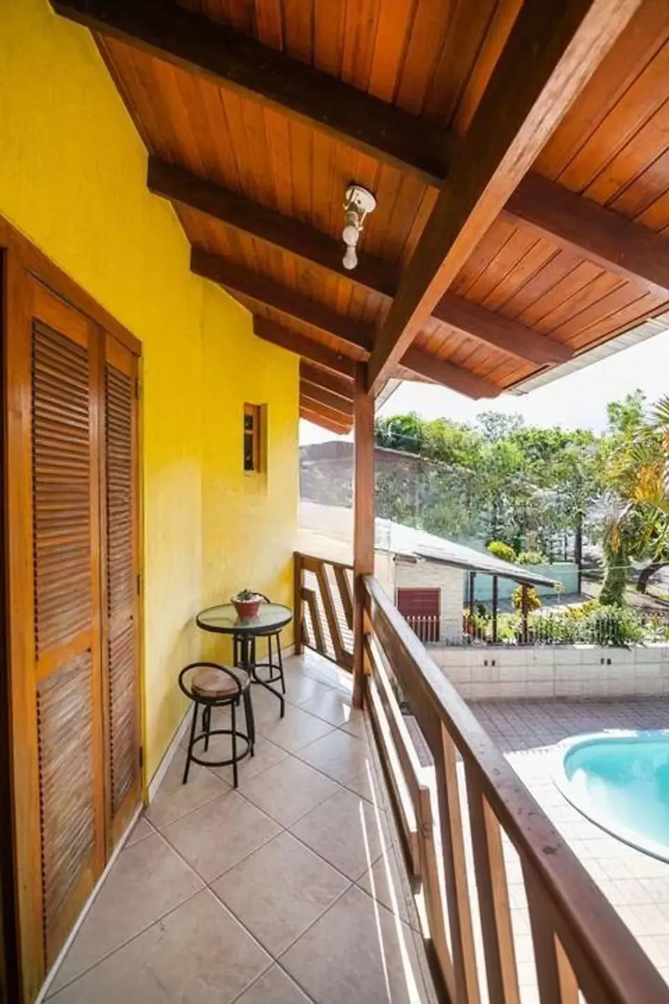 Imagem Casa de 4 dormitórios à venda no Bairro Rubem Berta, Porto Alegre.