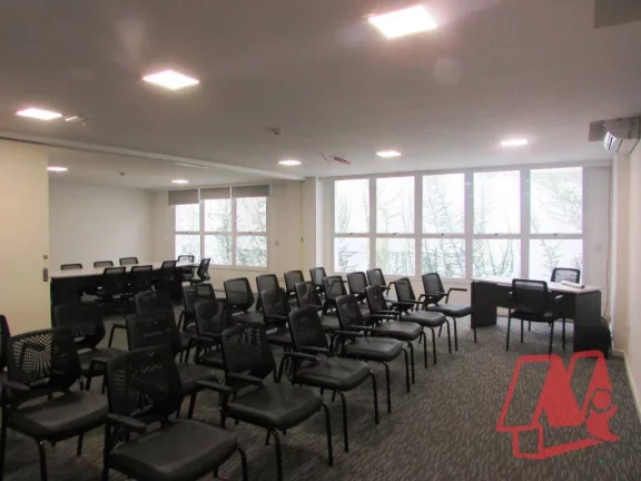 Imagem No bairro Higienópolis, sala de 43m² com vaga.