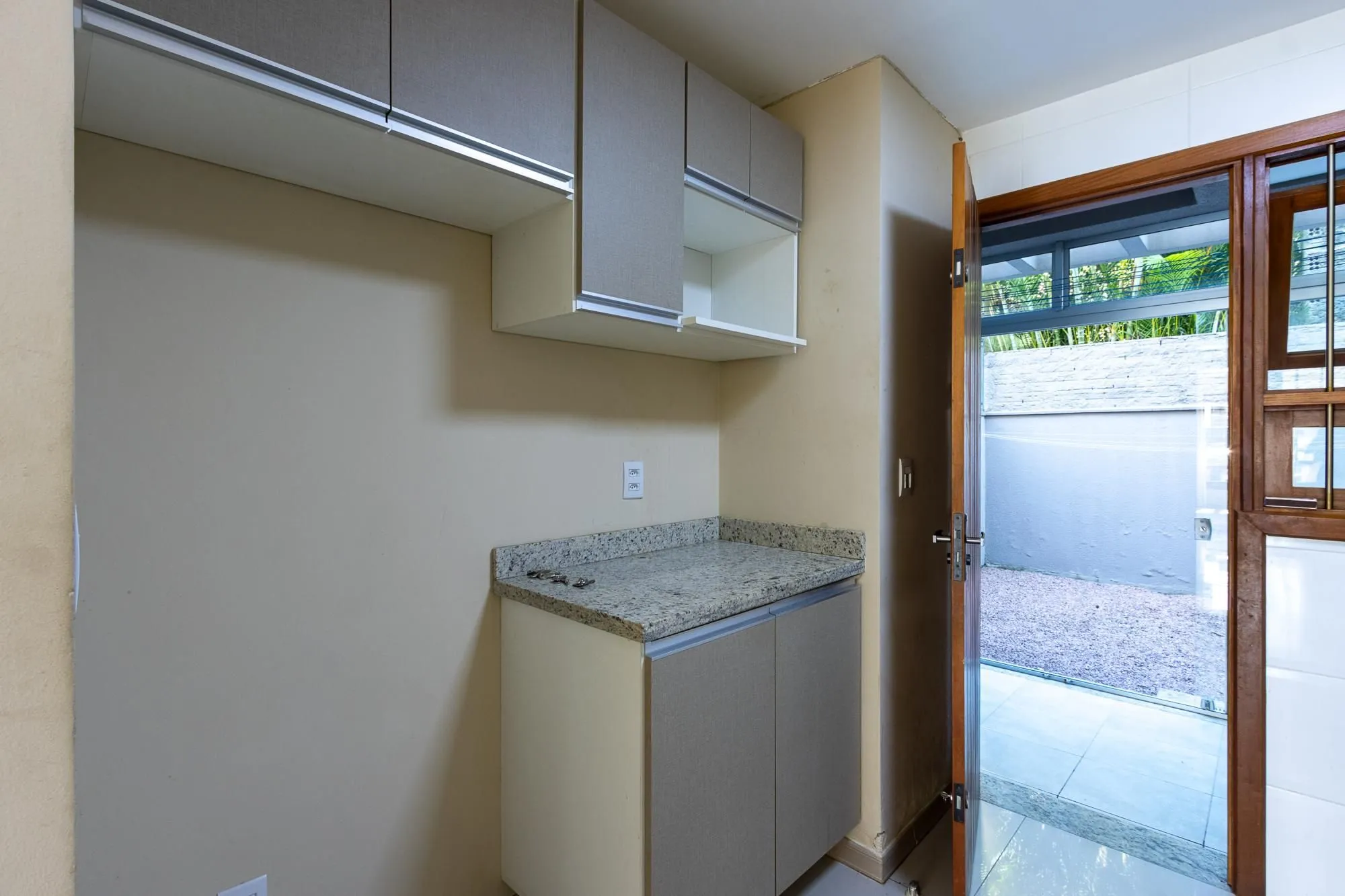 Imagem Casa para Venda - 135.78m², 3 dormitórios, sendo 3 suites, 1 vaga - Guarujá