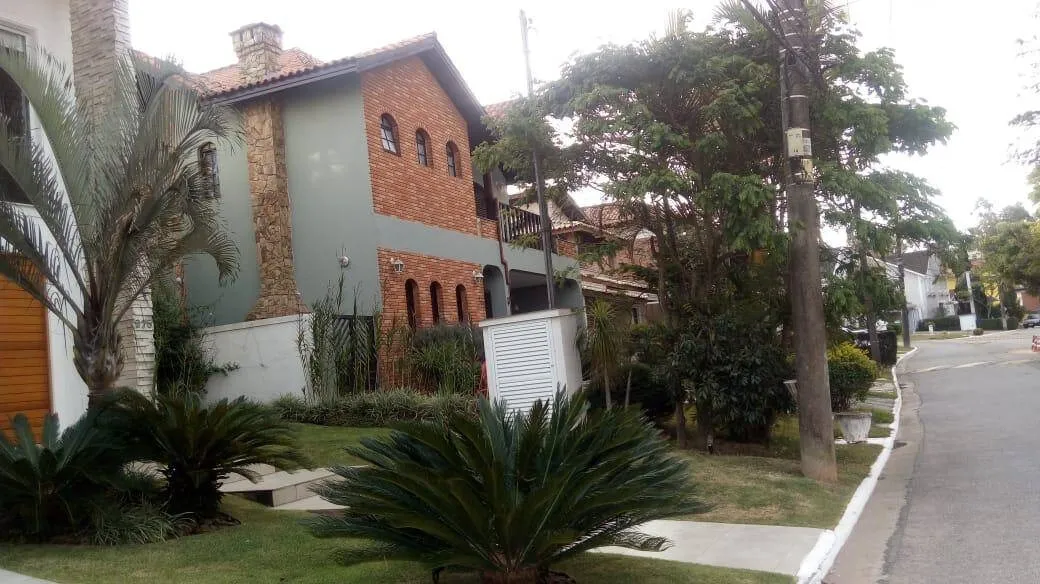 Imagem Casa Sobrado de 320m² Localizada no Condomínio Morada dos Pinheiros!