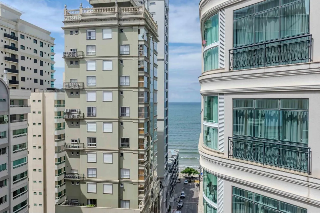 Imagem Apartamento com vista para o mar à venda com 270m2 por R$ 4.900.000,00
