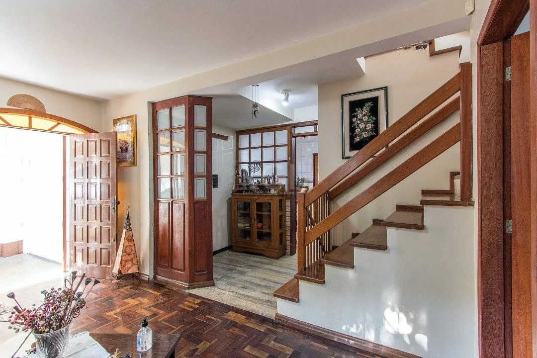 Imagem Casa para Venda - 229.18m², 4 dormitórios, sendo 4 suites, 5 vagas - Cavalhada