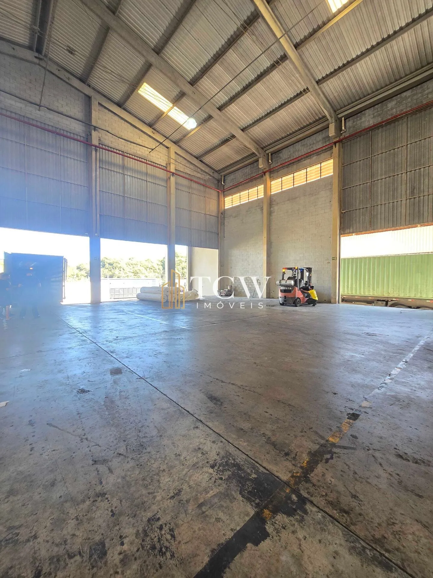 Imagem Galpão Industrial para Locação em Guarulhos/SP | 3.500 m² | 13 Docas | Próximo à Rodovia Presidente Dutra