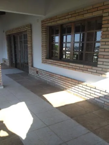 Imagem VENDA DE SOBRADO NO PARQUE NOSSA SRA. DO CARMO, 258m² com 2 suítes, churrasqueira, sala com lareira, quintal amplo e 06 vagas. CONSULTE-NOS.