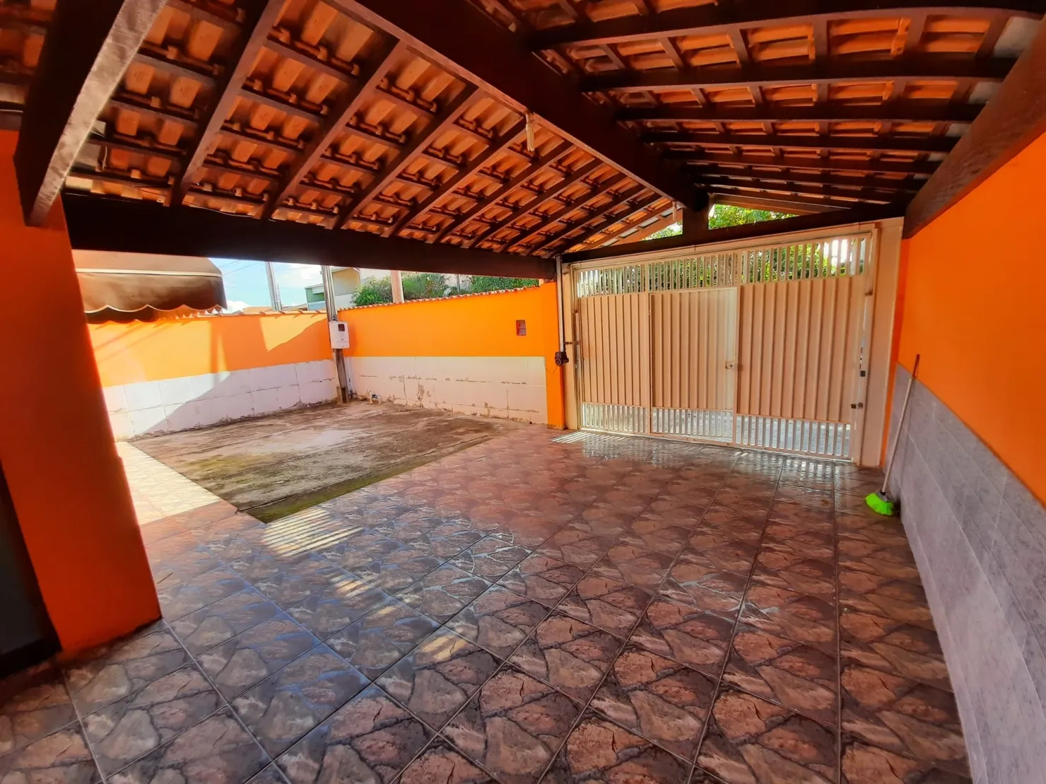 Imagem Casa à venda 3 Quartos, 2 Vagas, 300M², Laerte Assunção, Pindamonhangaba - SP