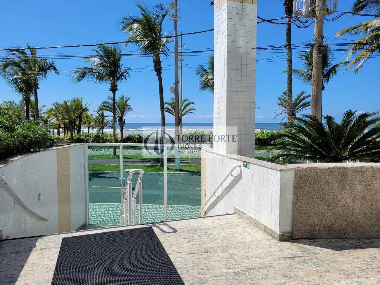 Imagem Maravilhoso apartamento 3 dormitórios, 1 suíte, 2 vagas pé na areia