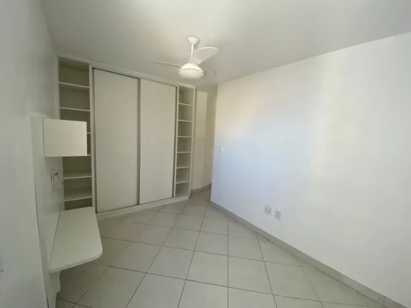 Imagem Belíssimo 3 quartos sendo uma suíte com varanda com vista para o mar em localização privilegiada da Praia do Morro