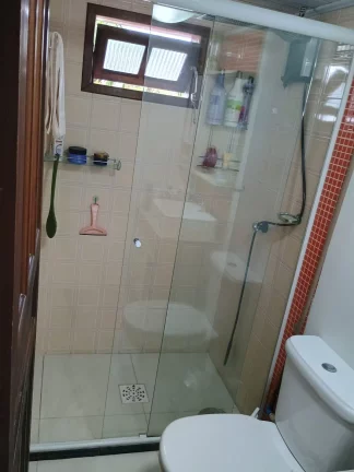 Imagem Espaçosa casa em Garopaba-SC: 3 dormitórios, suíte, jardim e documentação completa.