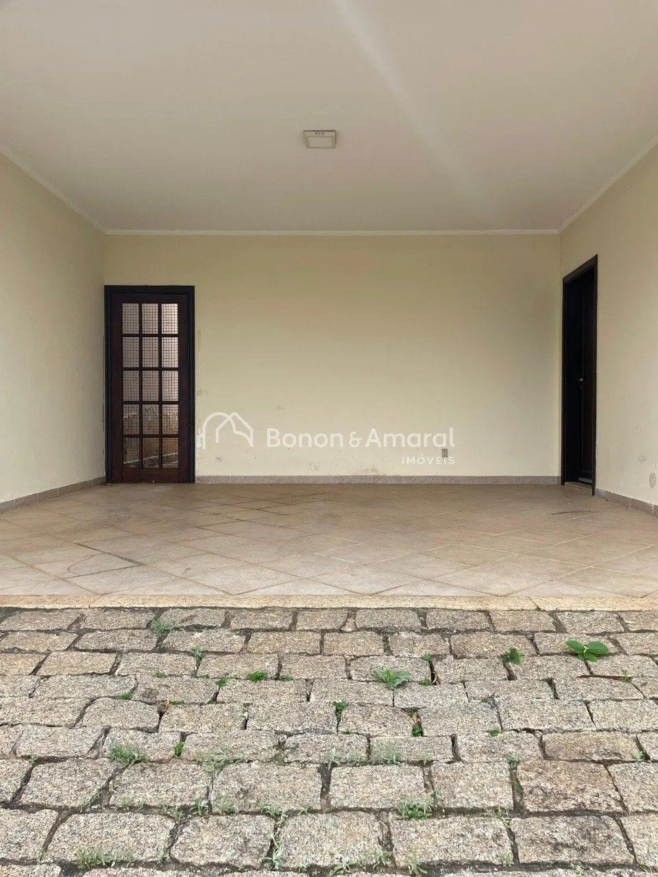 Imagem Casa em condomínio à venda, 3 suítes, salas integradas, 230 m² com vista para as montanhas em Sousas
