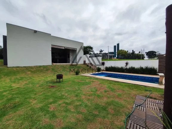 Imagem Casa térrea com 3 dormitórios, sendo 1 suíte Imóvel com terreno amplo, de 510m² na esquina Ampl...
