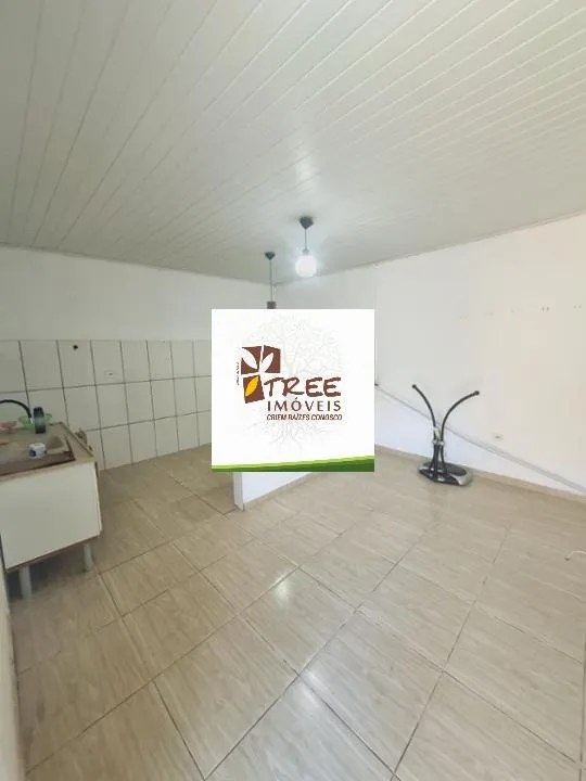 Imagem VENDA DE CASAS TÉRREAS NA VILA ORLANDA, EM SANTA ISABEL/SP, 500m² com quarto, banheiro, sala de estar, cozinha americana e fogão a lenha. CONSULTE-NOS