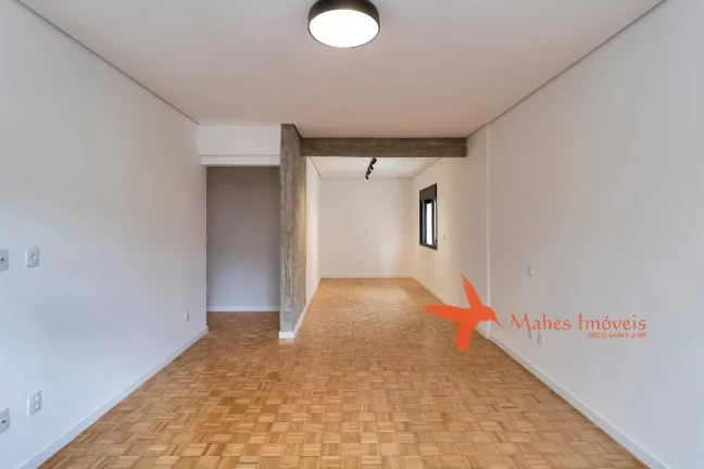 Imagem Espaçoso Apartamento de Reformado com 3 quartos (sendo 2 Suítes) em Cerqueira César, São Paulo - 220,95m² e 2 Vagas de Garagem!