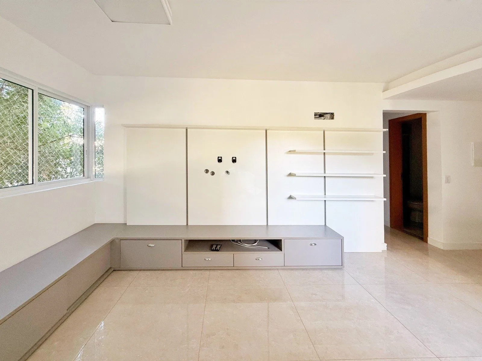 Imagem Apartamento com 2 dormitórios, sendo 1 suíte, e sala ampla com ambientes integrados - Condomínio Residencial Sucre