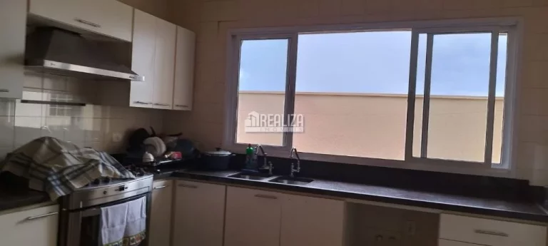 Imagem Casa Residencial / Comercial à venda com 3 dormitórios na Mercês, Uberaba