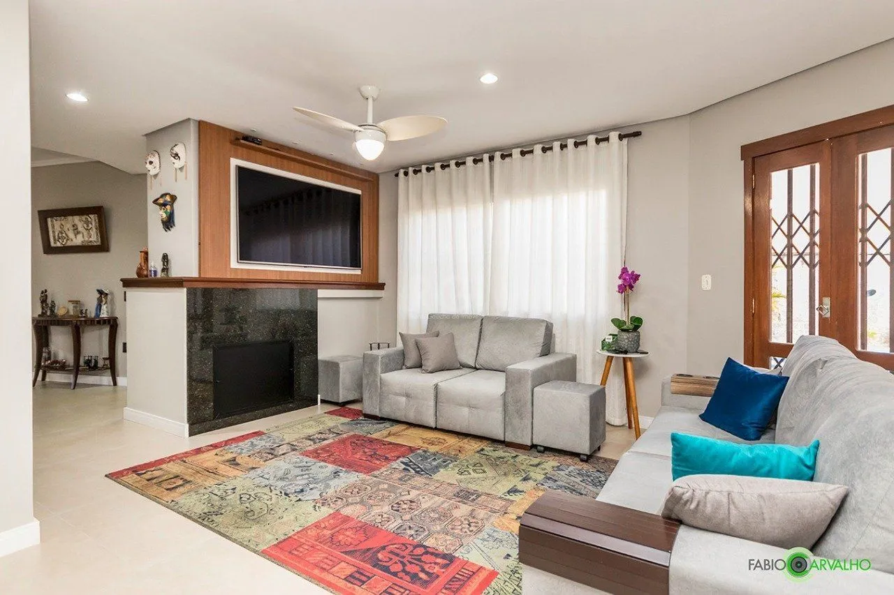 Imagem Sobrado para Venda - 335m², 4 dormitórios, sendo 2 suites, 3 vagas - Petrópolis
