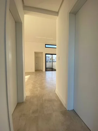 Imagem ESTILO EM ALTO PADRÃO!!! Casa térrea com 2 dormitórios, condomínio fechado