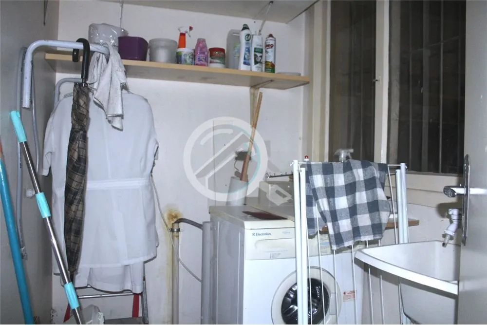 Imagem Sala Comercial com Estrutura Completa para Clínica Odontológica. Localizada no primeiro andar, est...