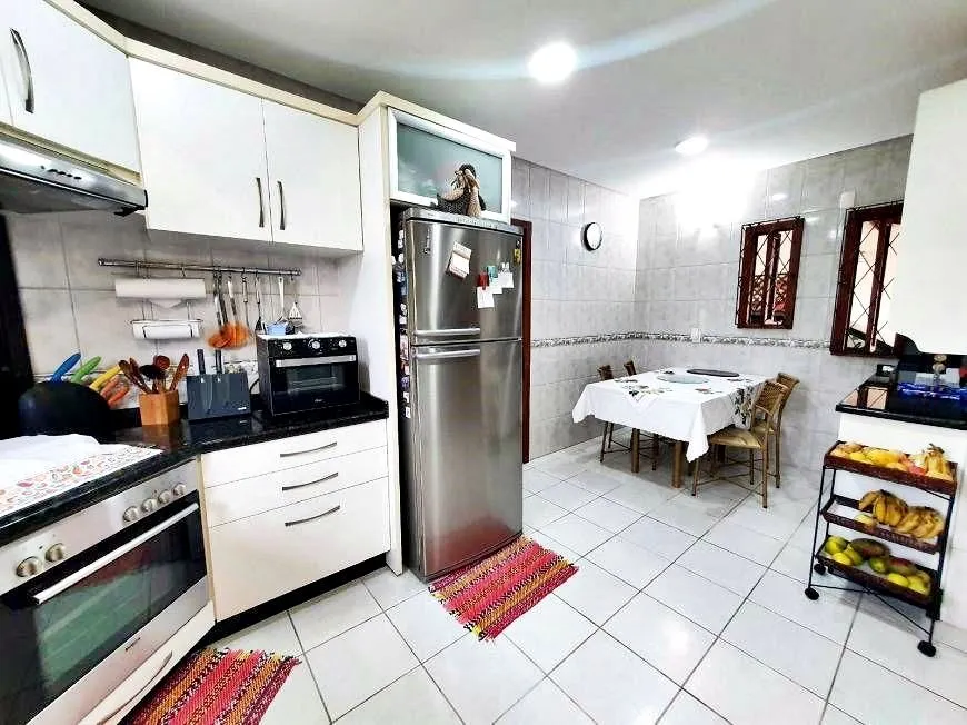 Imagem Casa à venda com 343m² I 5 Dormitórios I 2 suítes I Piscina - em Carianos Florianópolis