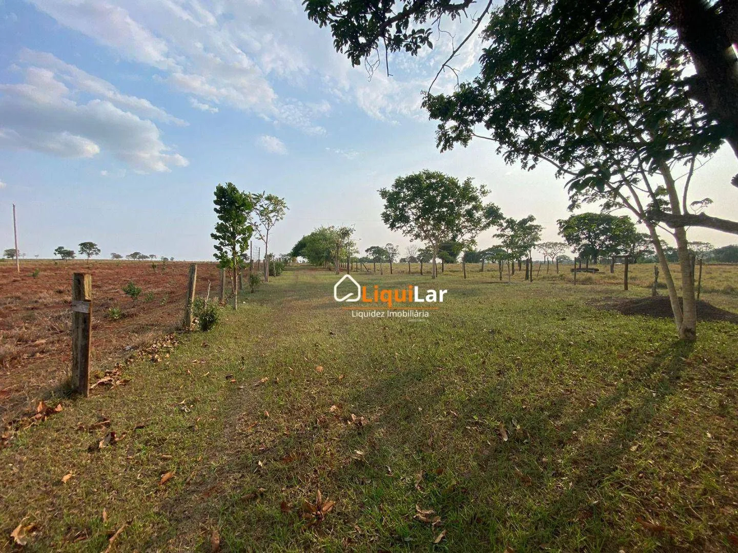 Imagem Chácara com 2 Hectares, Córrego e Dois Tanques de Peixe em Campo Grande/MS