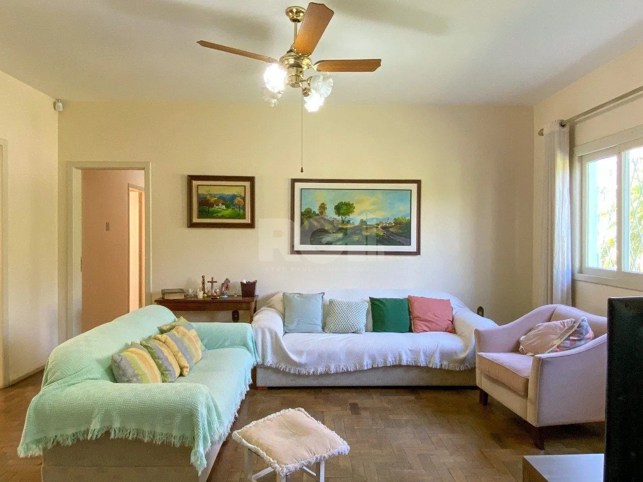 Imagem Casa com 4 dormitórios, no bairro Nossa Senhora das Graças em Canoas/RS
