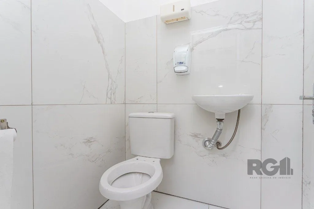Imagem Casa Espaçosa de 3 Dormitórios à Venda no Bairro Moinhos De Vento!