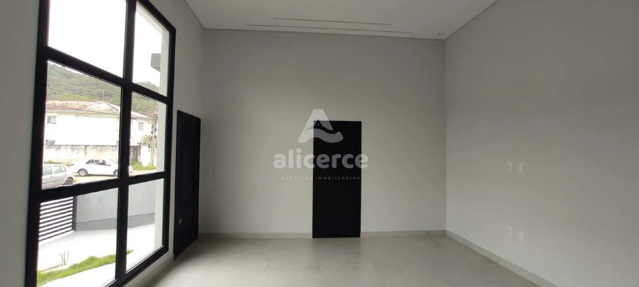 Imagem Casa à venda com 3 Quartos, 1 Suíte e 94,00m² em Ipiranga - São José/SC
