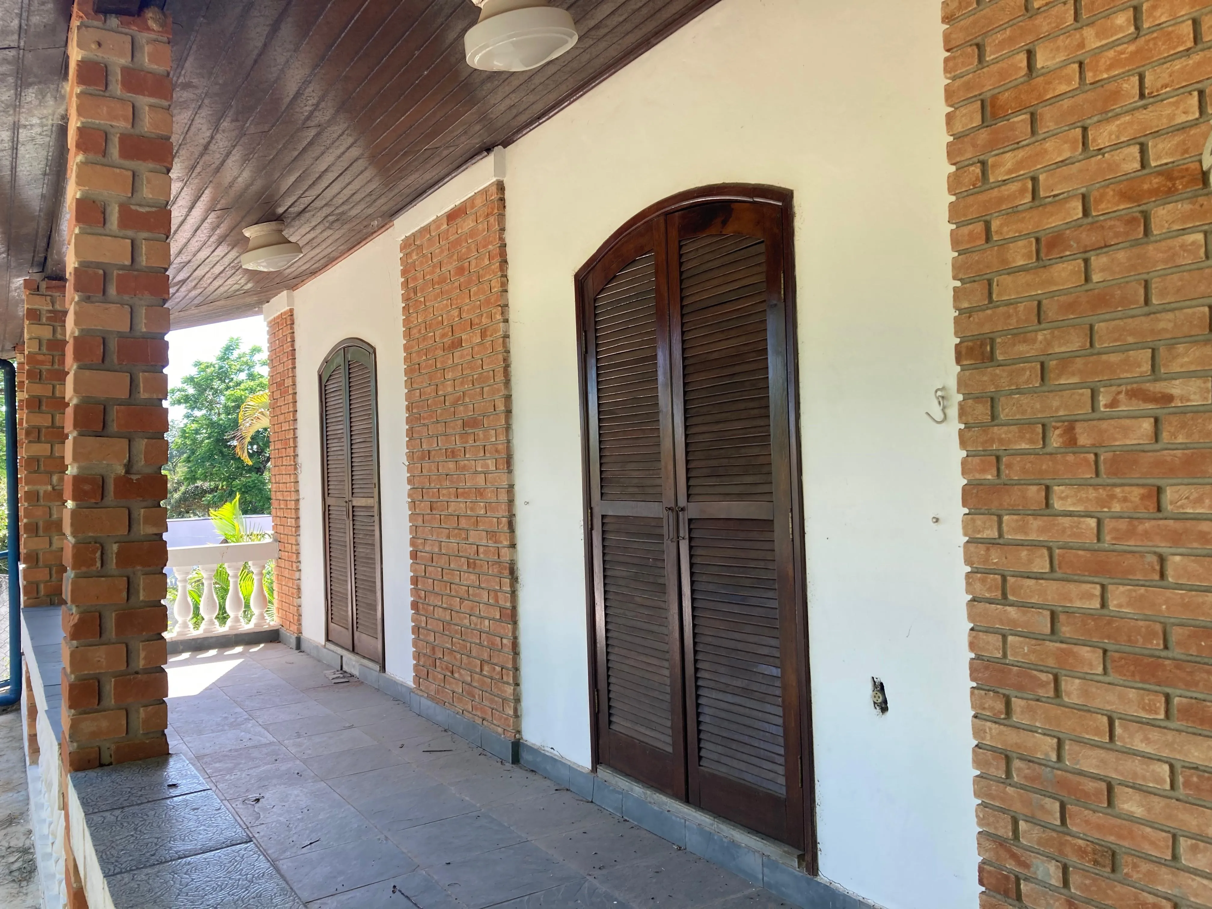 Imagem Linda Chácara de 3000m² com Casa Sobrado, Piscina, e Pomar ? Porteira Fechada em Aracoiaba da Serra