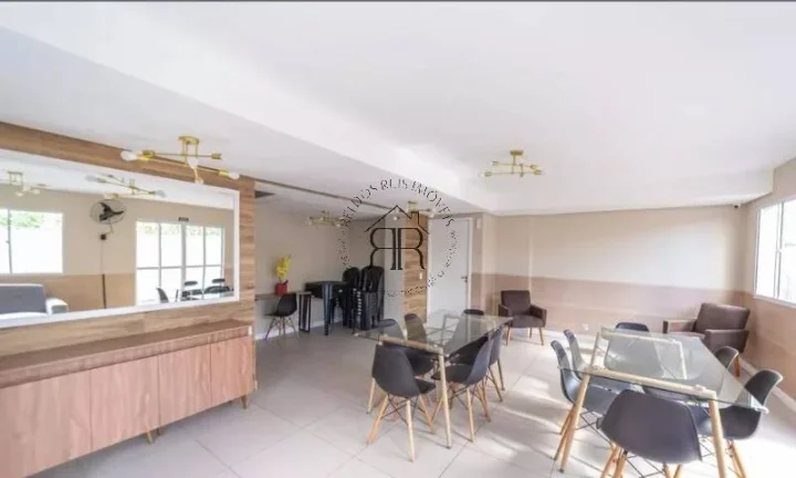 Este encantador apartamento está localizado na vibrante cidade de São Paulo, oferecendo uma combin...