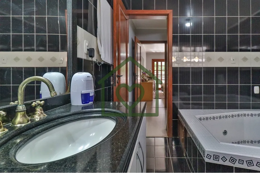 Imagem Casa de 325m2 de área privativa em terreno de 350m2 no bairro Jardim Lindóia, distribuída em dois...