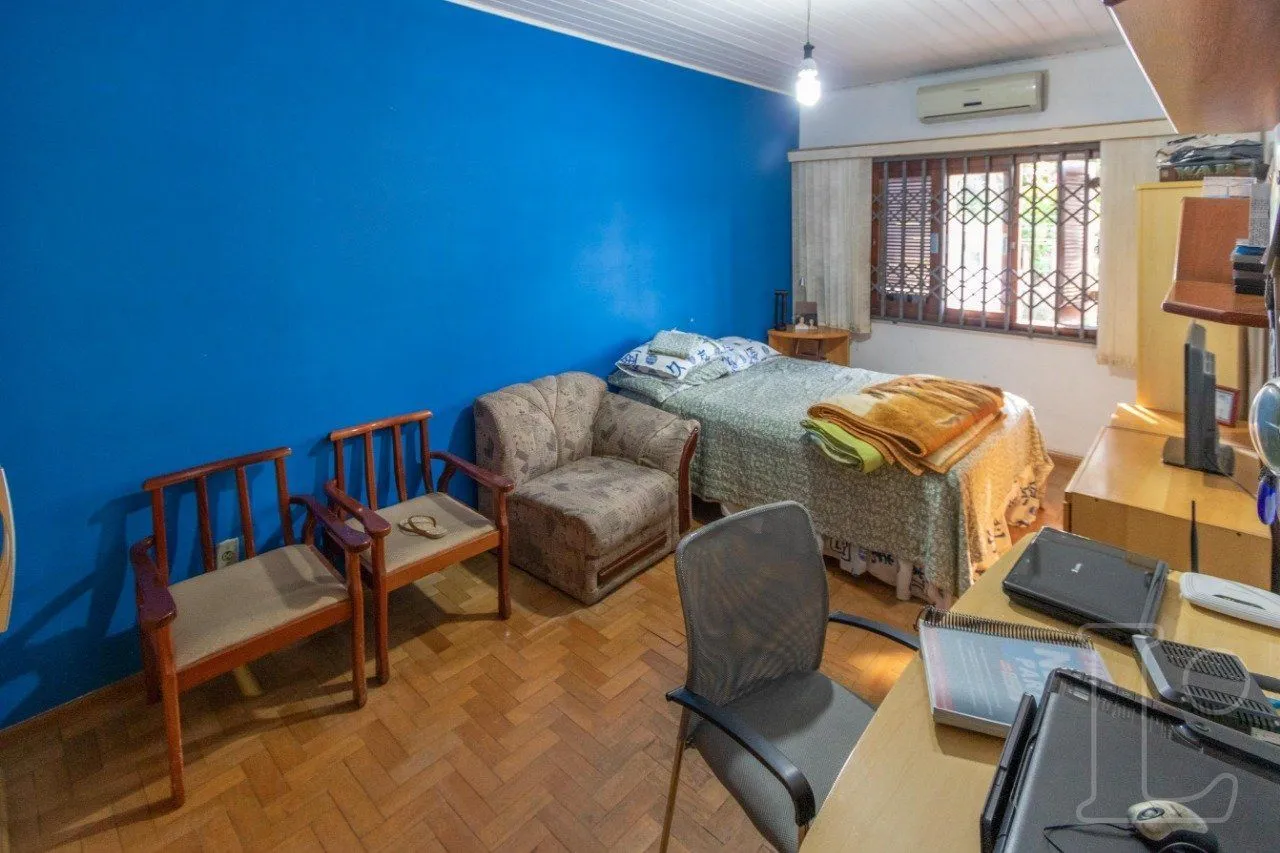 Imagem Sobrado para Venda - 241m², 4 dormitórios, sendo 1 suites, 1 vaga - Camaquã