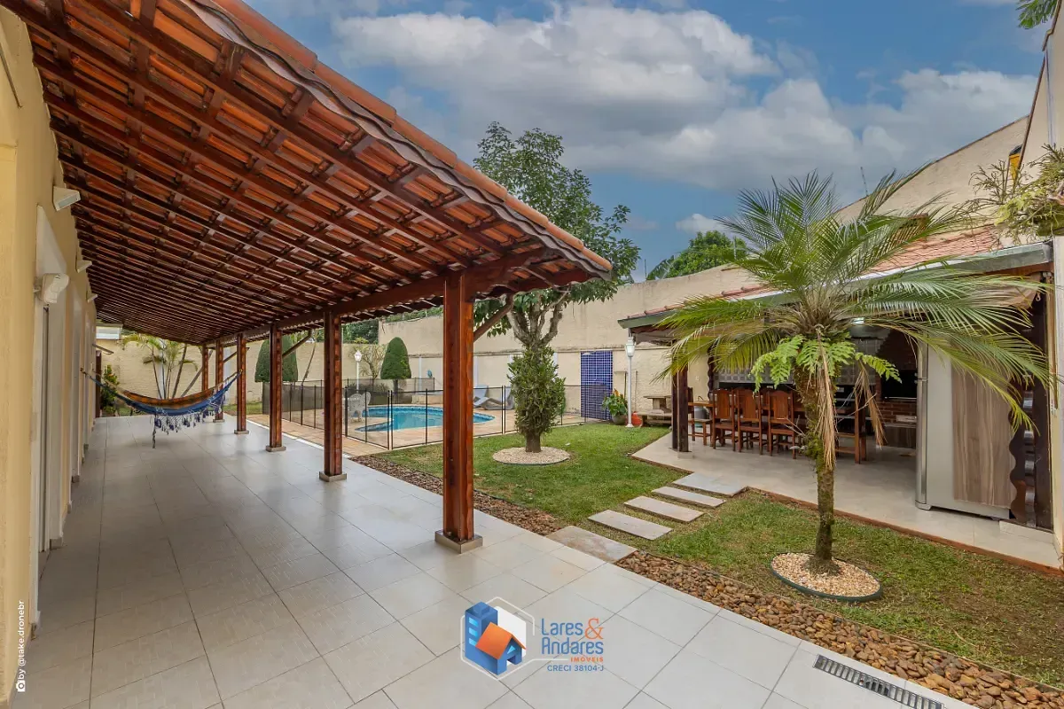 Foto do imóvel Casa para venda em Interlagos com 3 quartos, sendo 1 suíte, 379m² em Rua Santana do Parnaíba