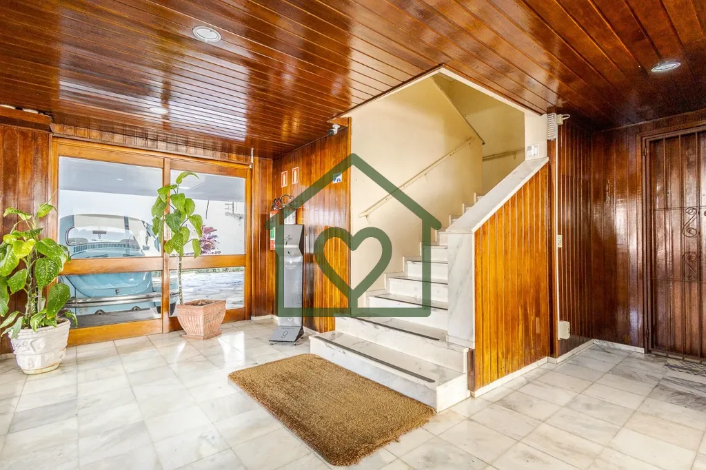 Imagem Apartamento semimobiliado no Jardim Botânico de 2 dormitórios com 105 m² privativos. Imóvel cont...