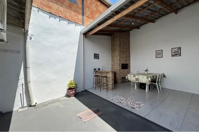 Imagem Casa para venda no bairro Guajuviras em Canoas