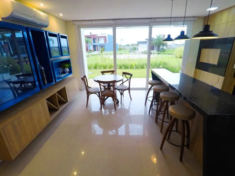 Imagem Casa em Condominio 4 Dormitórios - Bairro --