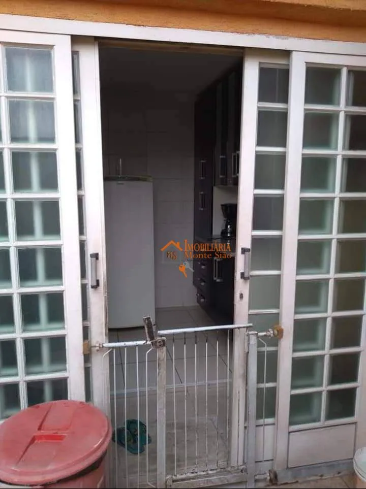 Imagem Sobrado com 3 dormitórios à venda, 140 m² por R$ 570.000,00 - Jardim São Roberto - Guarulhos/SP