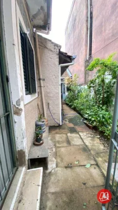 Imagem No bairro Rio Branco, casa em terreno de 165 m².