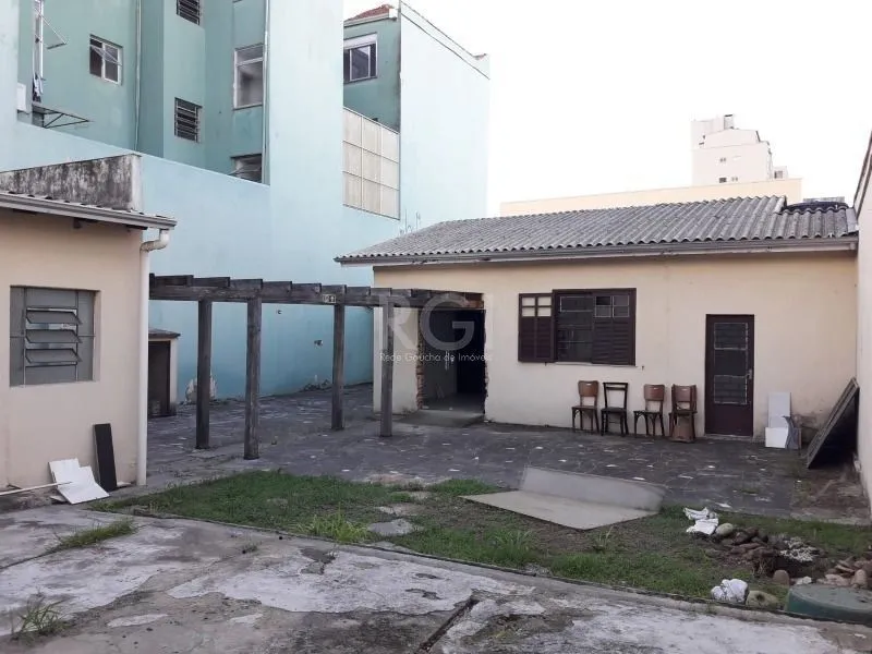 Imagem na Assis Brasil, Casa para Venda - 220m², 3 dormitórios, 2 vagas - Passo da Areia