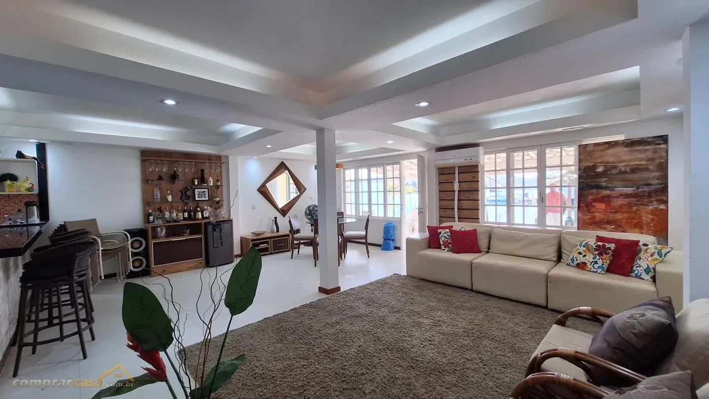 Imagem Casa em Condomínio para Venda em Cabo Frio / RJ no bairro Ogiva