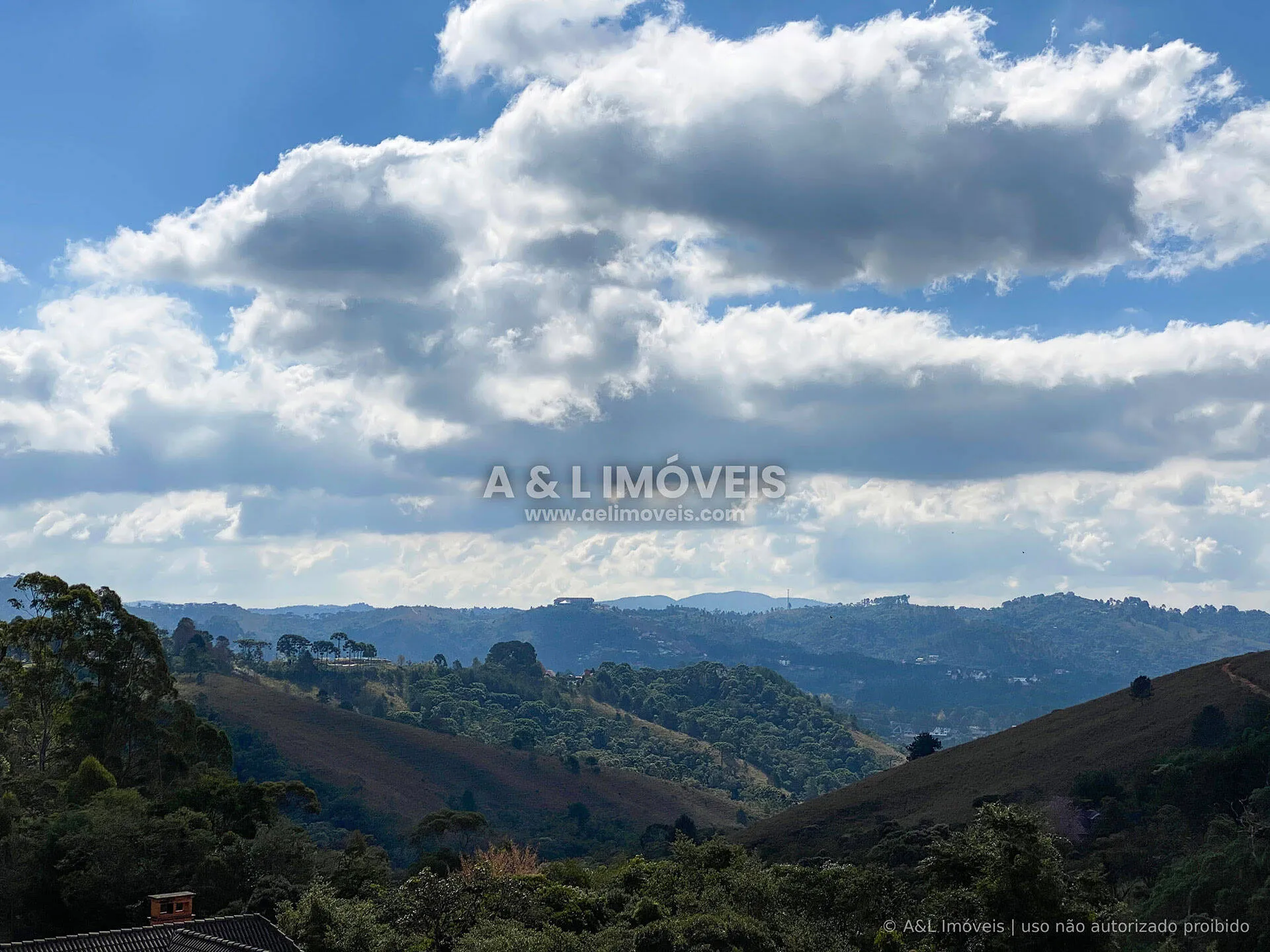 Imagem Apartamento à venda em Campos do Jordão - Com 03 dormitórios