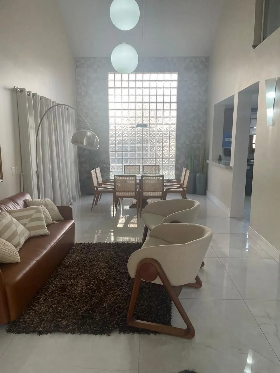 Imagem Casa em Condomínio com 03 quartos (01 suíte com closet) e 06 vagas no Ecoville