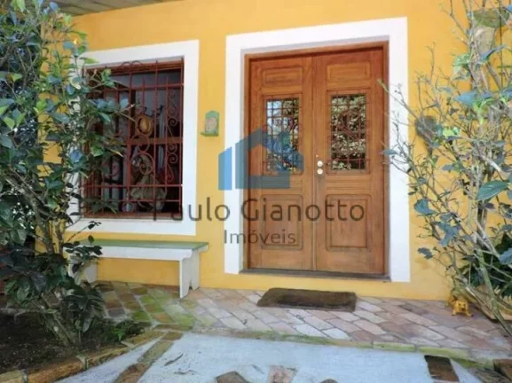 Imagem Casa à venda - Estilo, charme e privacidade em 2 Lotes!