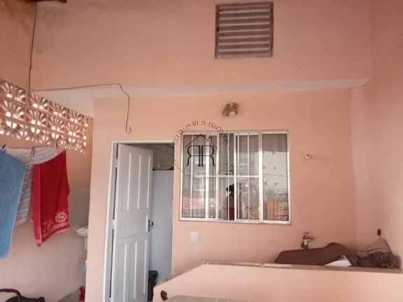 Imagem No local tem 2 casas. Entradas independentes com água, luz separadas. Uma em cima e outra embaixo. ...